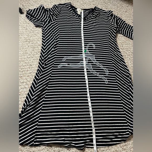 Chico’s Black & White Stripe 3/4 Sleeve V-Neck MIDI Dress Size 3 - Picture 9 of 11